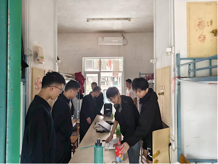 学雷锋精神 铸国防担当 —国防学院学子以实际行动践行雷锋精神